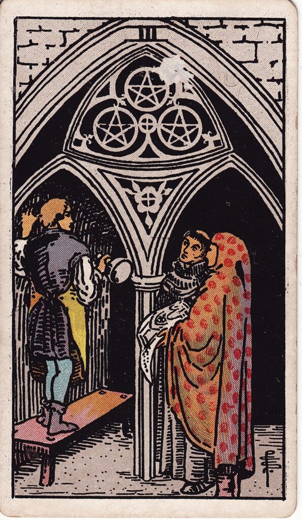 Tarotkortet Tre i mynt – tre personer samarbetar i en kyrkobyggnad – symboliserar teamwork, hantverk och erkännande för skicklighet.